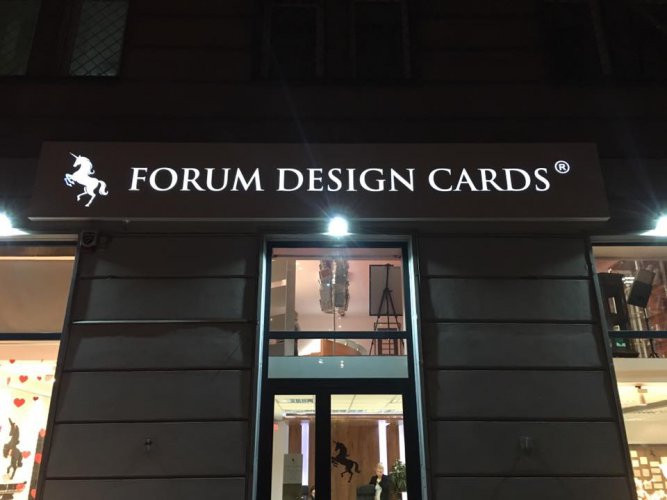 Forum Design Cards - Kaseton wykonany z dibondu black&white